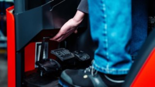 Linde MH lükandmastiga tõstuk reguleeritava kõrgusega pedaaliplaadiga