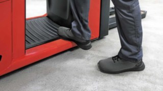 Pneumaatiliselt vedrustatud juhiplatvormiga komplekteerimistõstuk