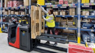 Linde Material Handlingu N20-seeria komplekteerimistõstuk Linde Material Handlingu N20-seeria komplekteerimistõstukitega saab töötada muretult kahel tasandil.