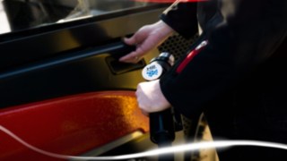 Linde Material Handlingi kütuseelemendiga kahveltõstuk tankimisel.