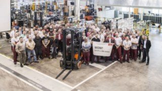 Linde Material Handling tähistab 111.111. elektrilise kahveltõstuki tootmist.