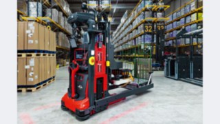 Linde MH robot-komplekteerija Robotic Case Picker (RoCaP) mitme teljega haaratsiga autonoomseks komplekteerimiseks laos